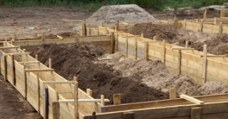Ленточный фундамент с цоколем в Новом Уренгое - от 15754 руб.