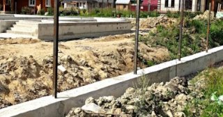 Фундамент под забор заказать в Новом Уренгое - заливка фундамента для забора | от 1555 за п.м.